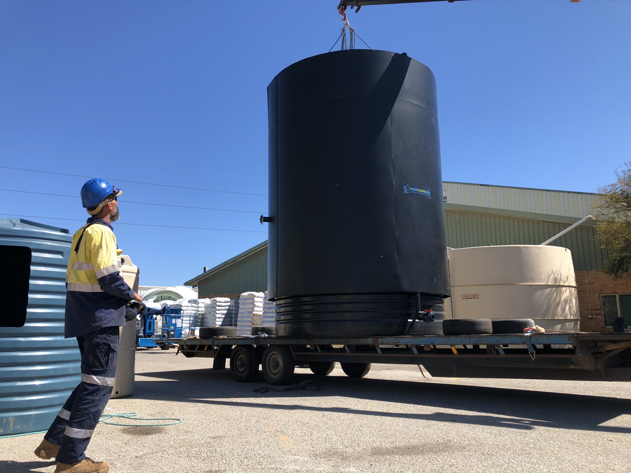 HDPE chemical tank With Splash Shield 3