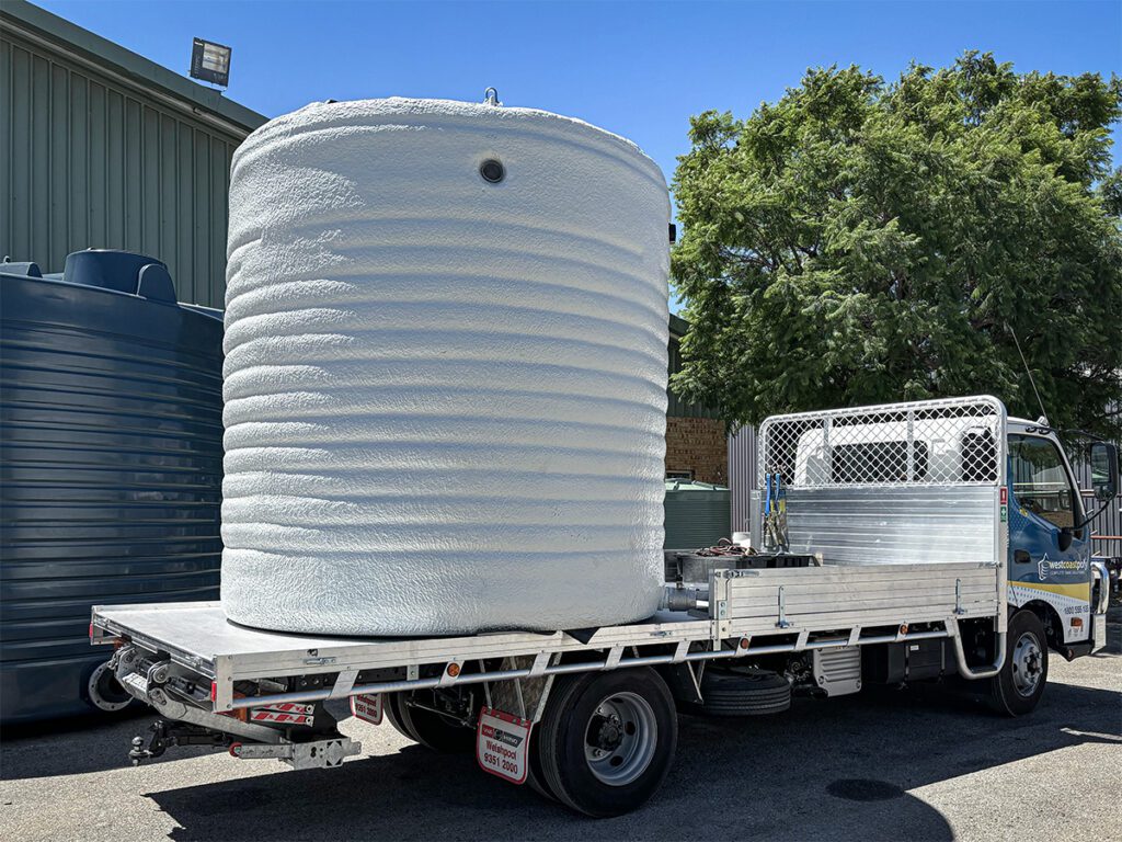 L Process Water Insulated Tank Delivery Truck Back