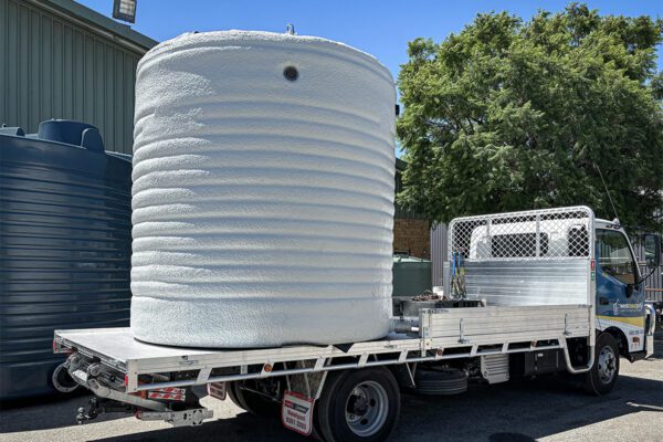 L Process Water Insulated Tank Delivery Truck back
