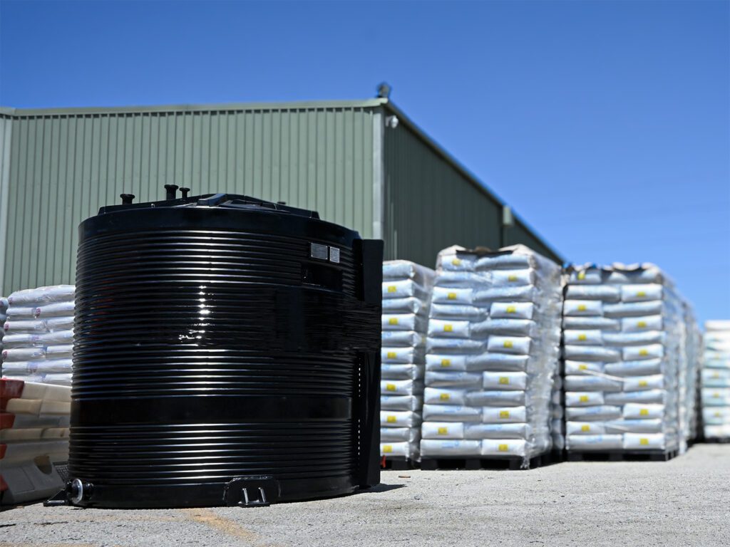 Black Chemical Tank Storing Hydrochloric Acid For Gold Mine